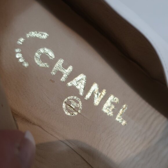 NIB Authentic Chanel White Black Capped Toe Leather Ballet Flat Shoe 37 US/6.5-7 - Picture 9 of 13